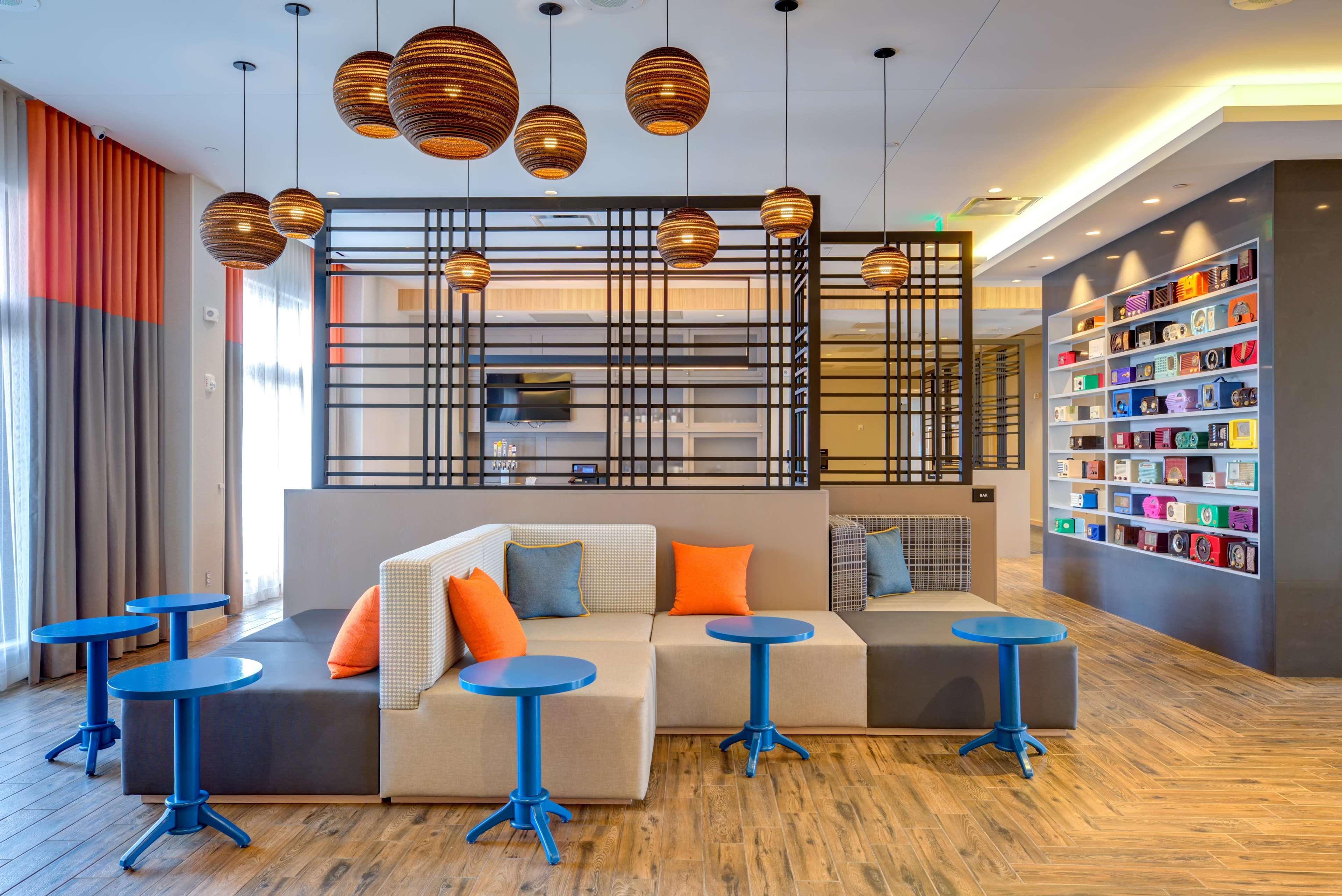 Hampton Inn & Suites Boston/Waltham Extérieur photo