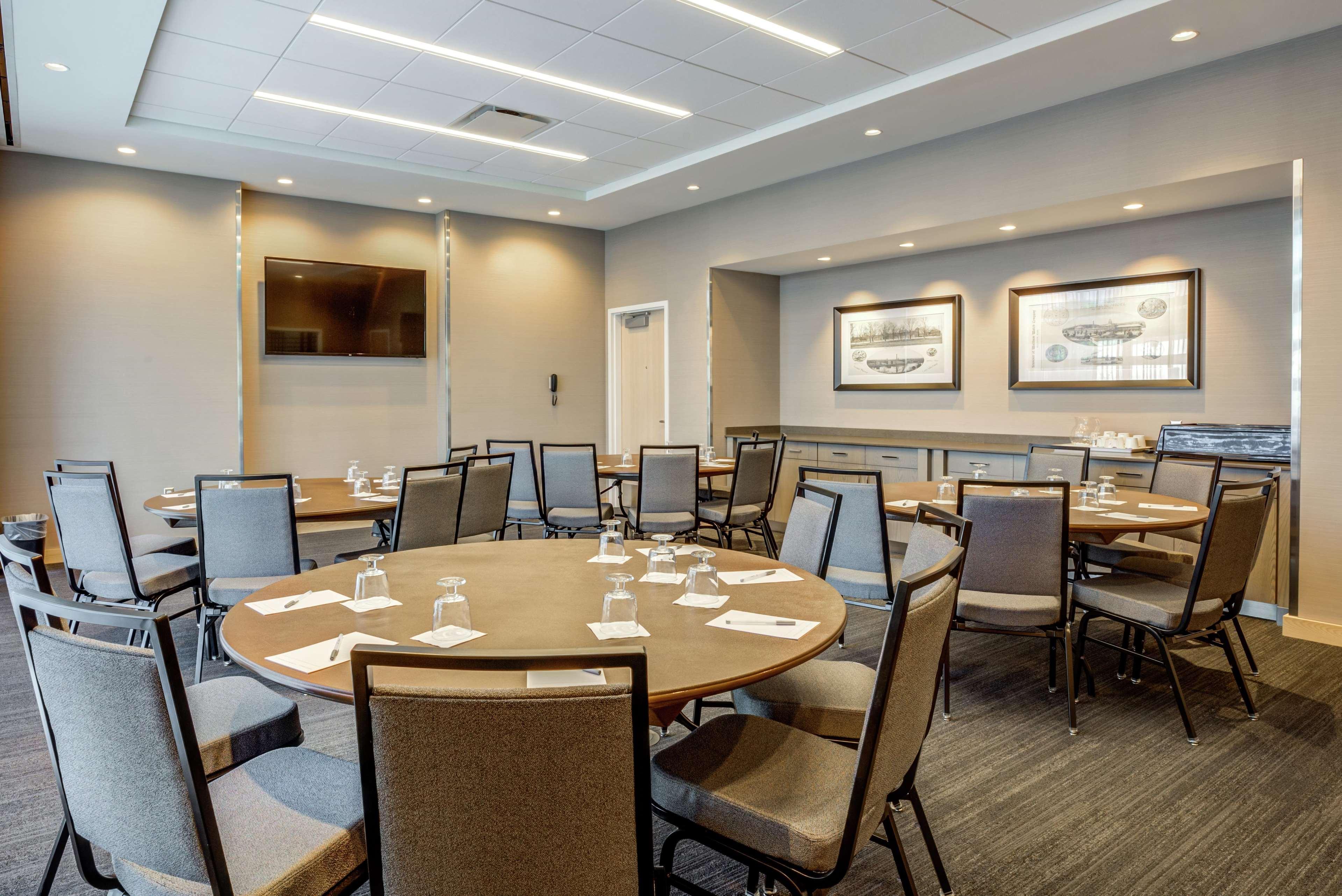 Hampton Inn & Suites Boston/Waltham Extérieur photo