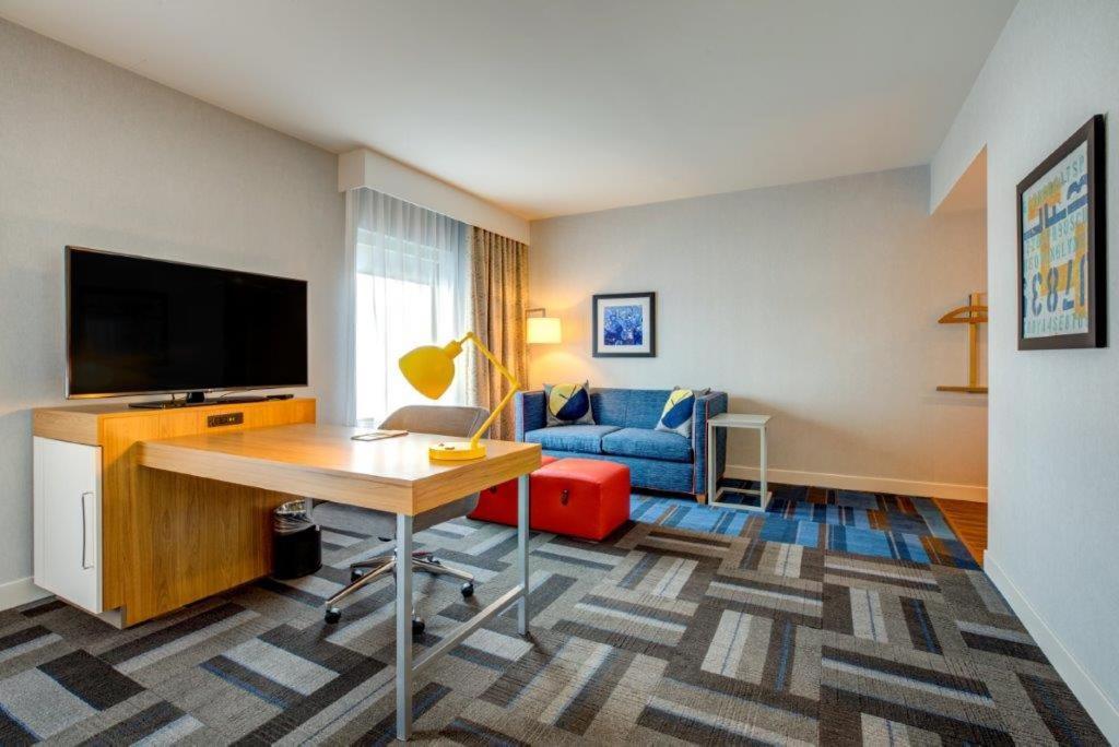 Hampton Inn & Suites Boston/Waltham Extérieur photo