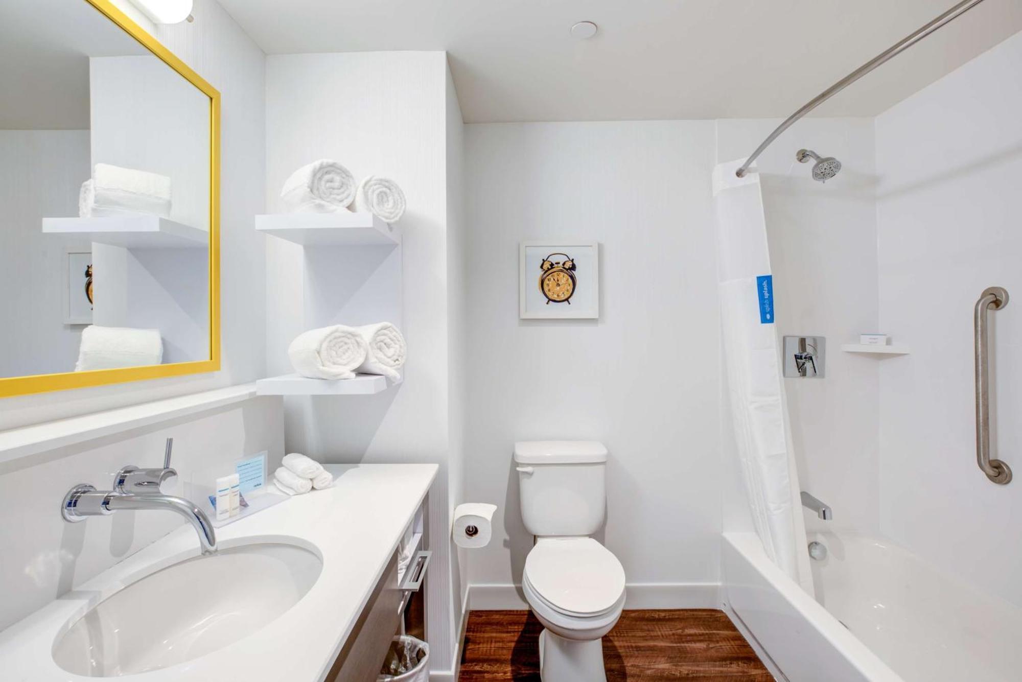 Hampton Inn & Suites Boston/Waltham Extérieur photo