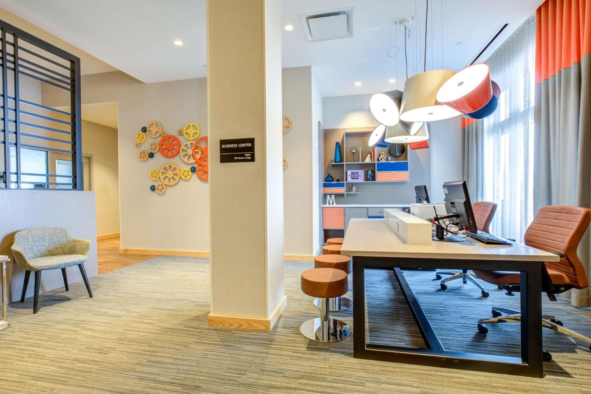 Hampton Inn & Suites Boston/Waltham Extérieur photo