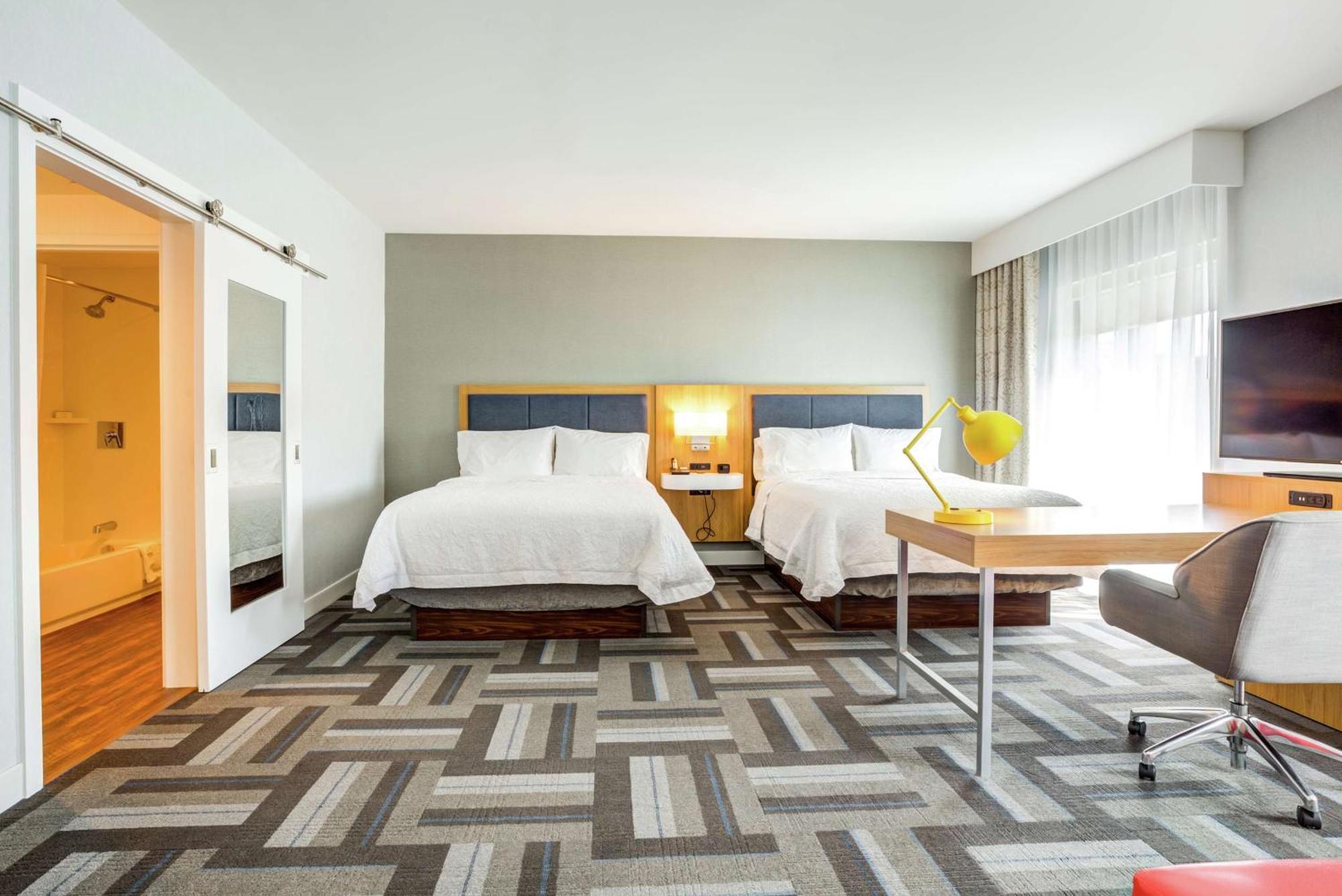 Hampton Inn & Suites Boston/Waltham Extérieur photo