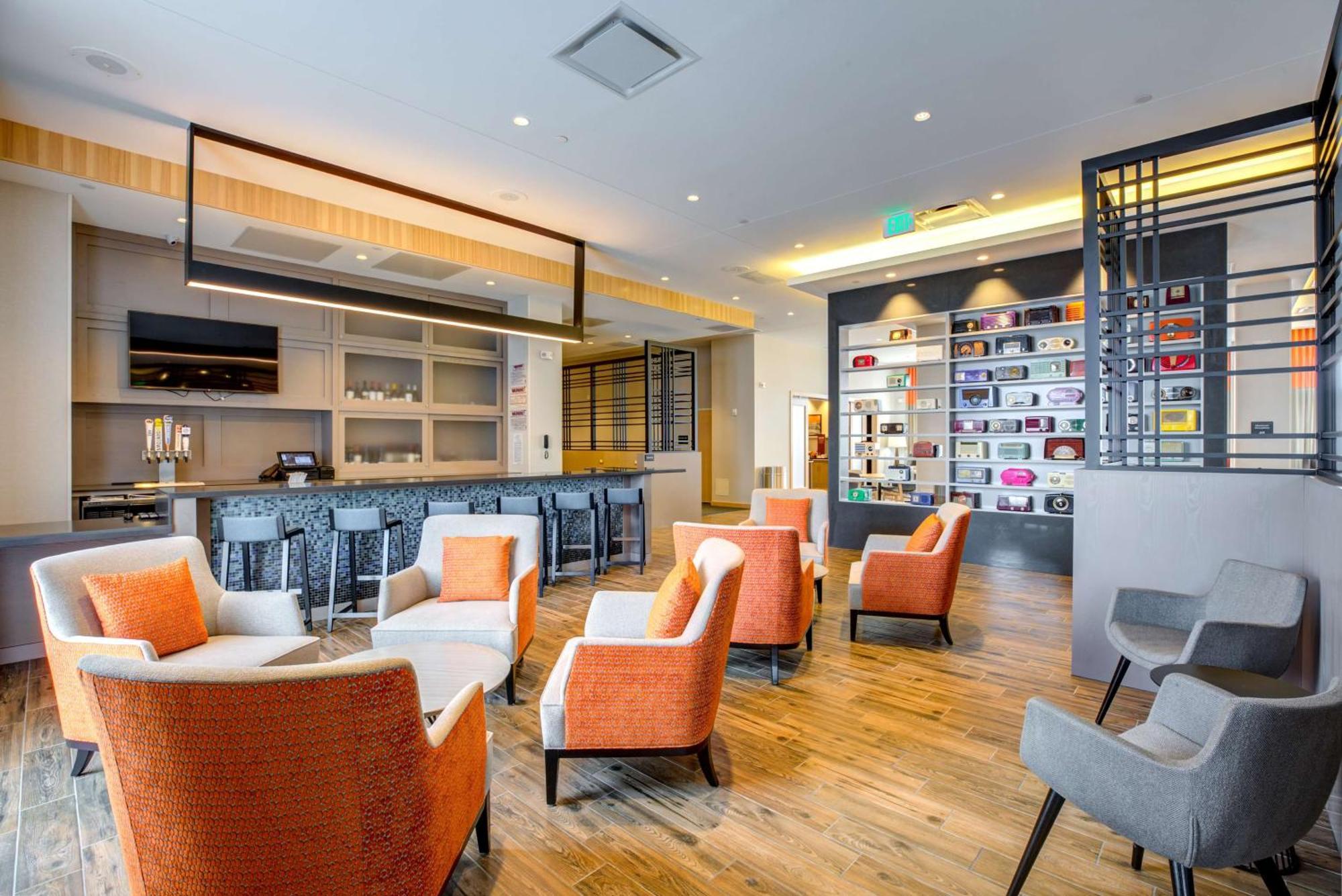 Hampton Inn & Suites Boston/Waltham Extérieur photo