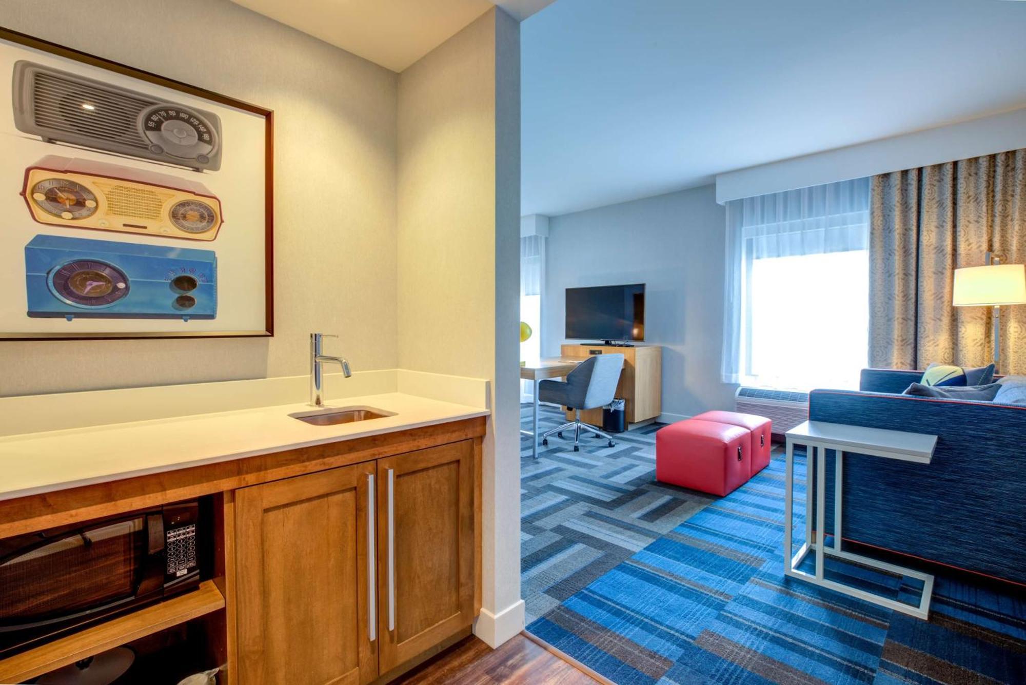 Hampton Inn & Suites Boston/Waltham Extérieur photo