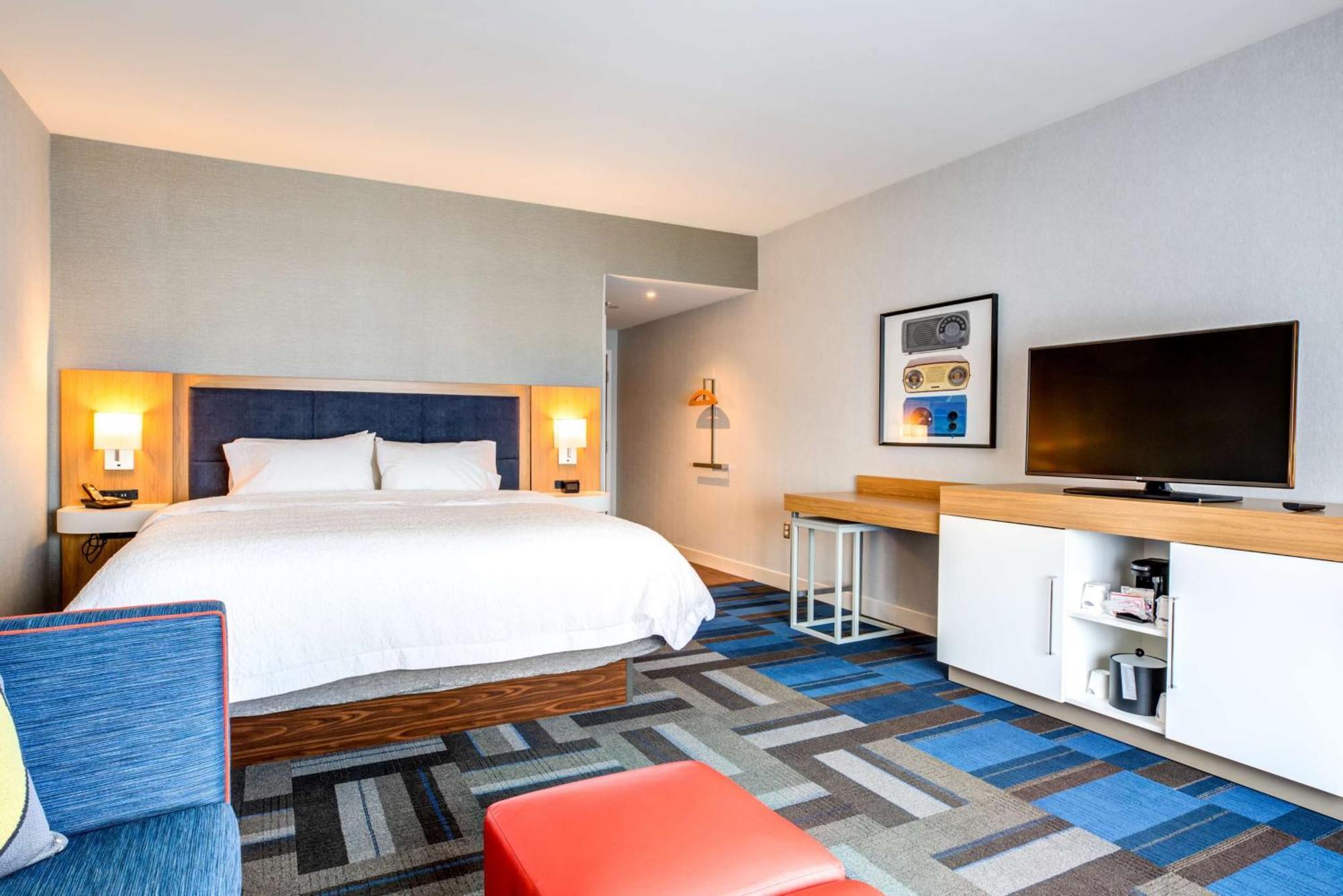 Hampton Inn & Suites Boston/Waltham Extérieur photo