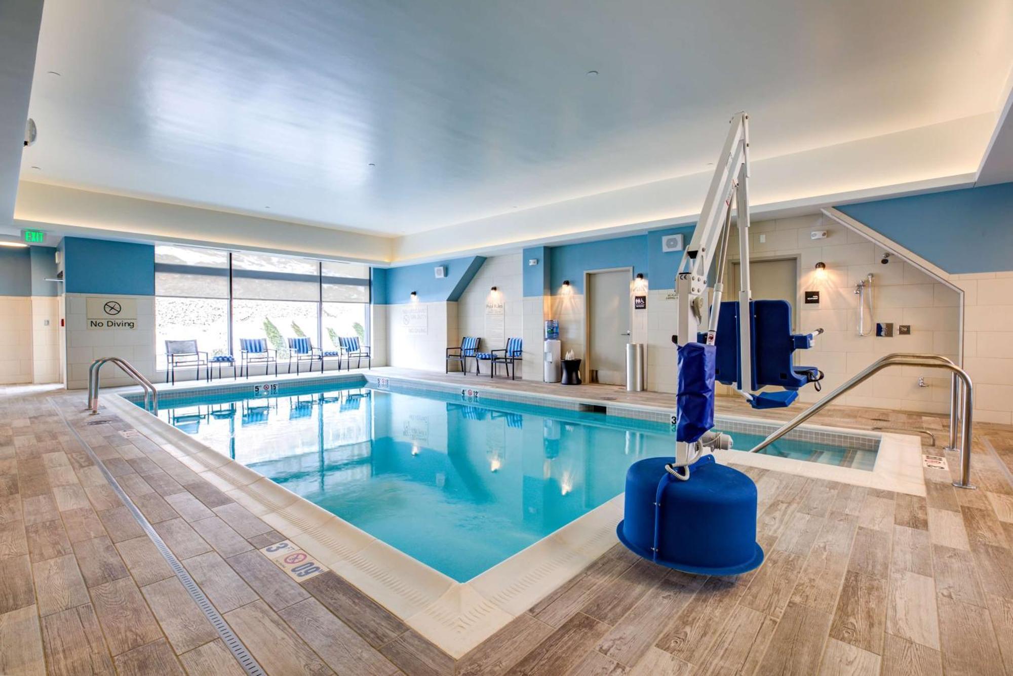 Hampton Inn & Suites Boston/Waltham Extérieur photo