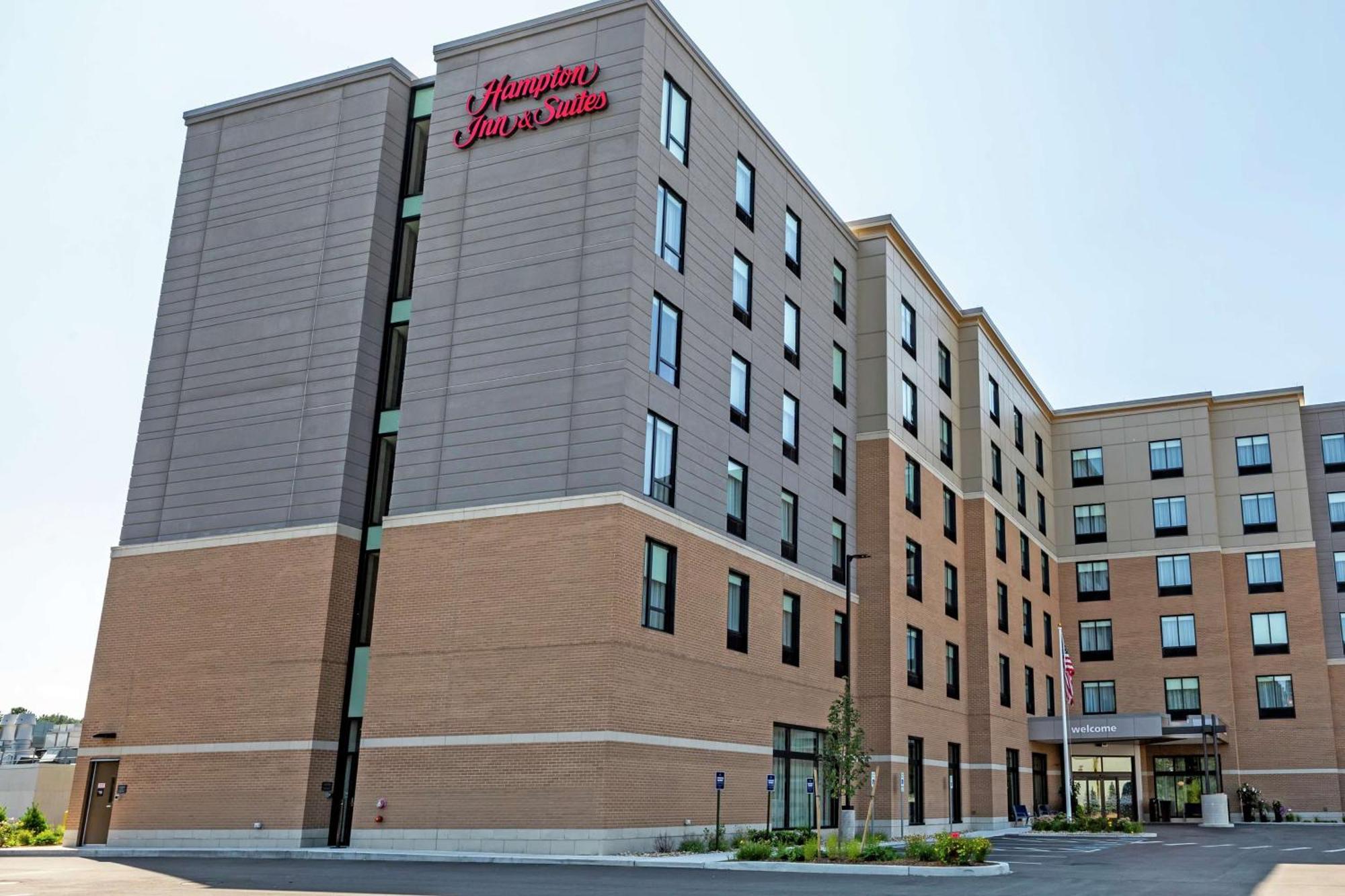 Hampton Inn & Suites Boston/Waltham Extérieur photo